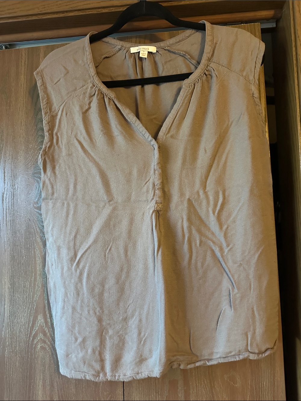 Ella Moss Soft Taupe Sleeveless V-Neck Women's Top size M